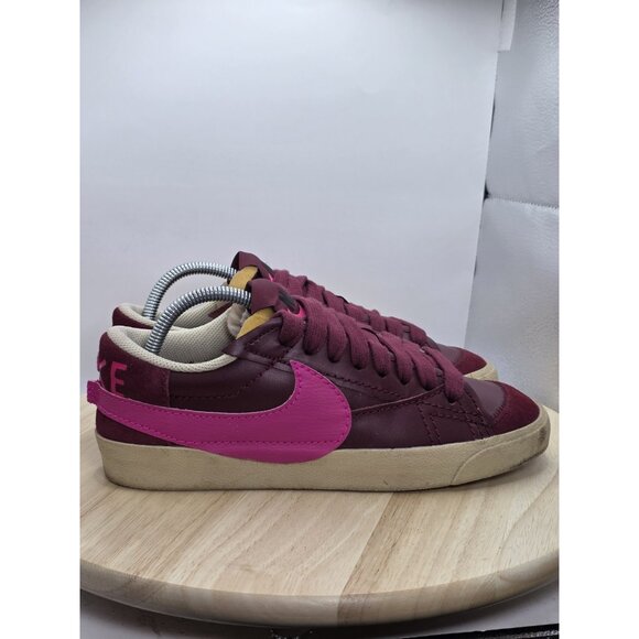 Nike Blazer Low Jumbo Womens Size 9 Red Pink Running Shoes DQ1470 600 - Picture 3 of 9